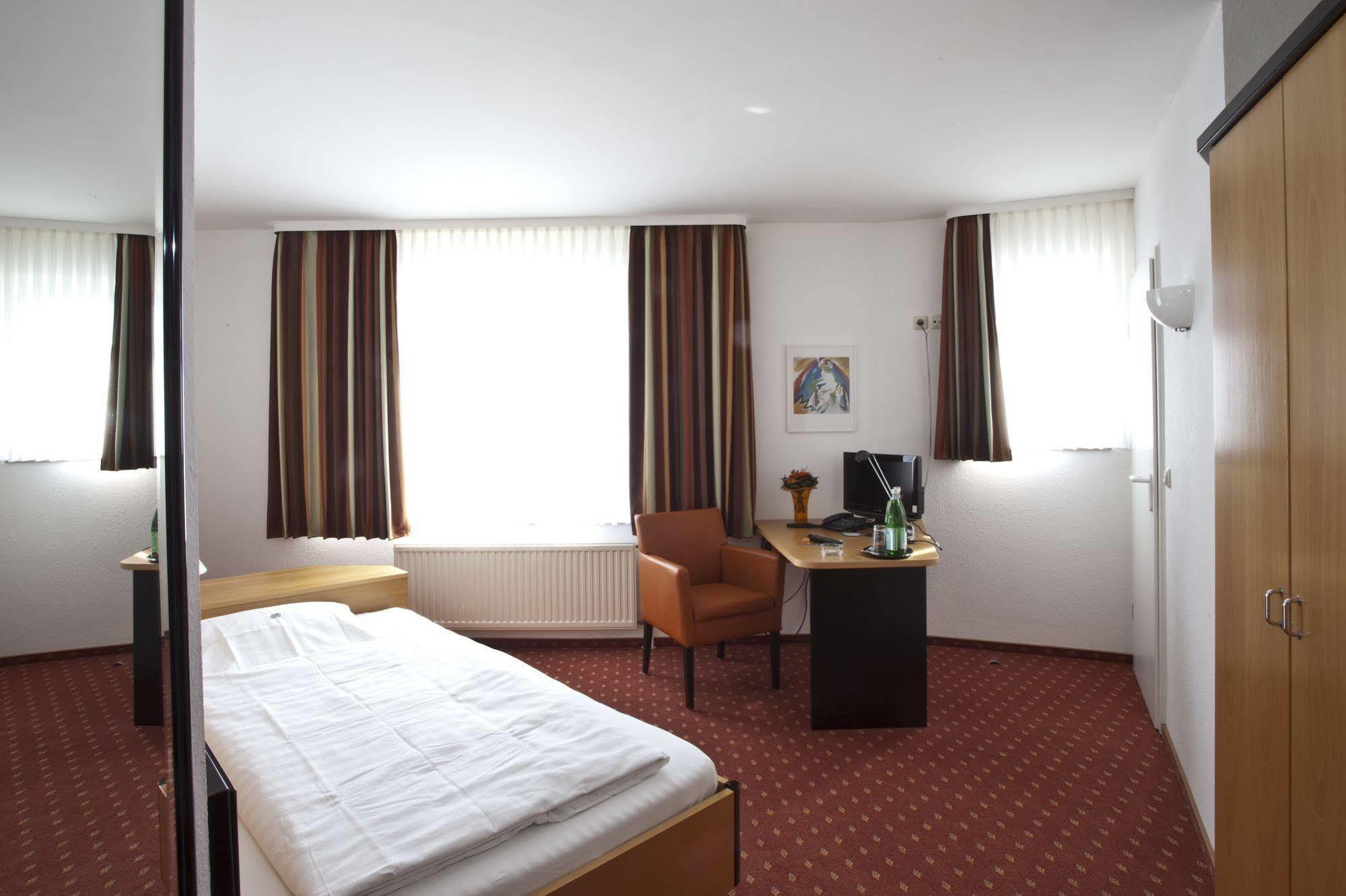 Hotel Am Braunen Hirsch Celle Buitenkant foto